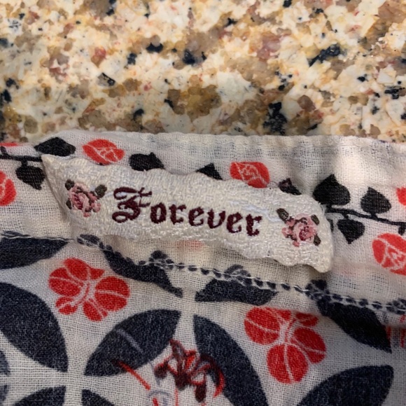 Short sleeved summer blouse Size: Small - Picture 4 of 5